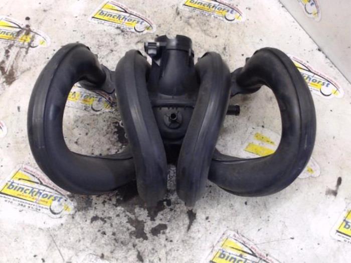 Gebrauchte Ansaugbrugge Toyota Yaris (P1) 1.0 16V VVT-i Preis € 36,75 Margenregelung angeboten von Binckhorst BV