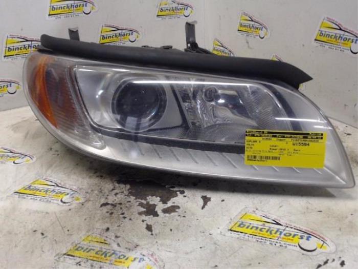 Headlight, right from a Volvo XC70 (BZ) 2.4 D 20V 2010