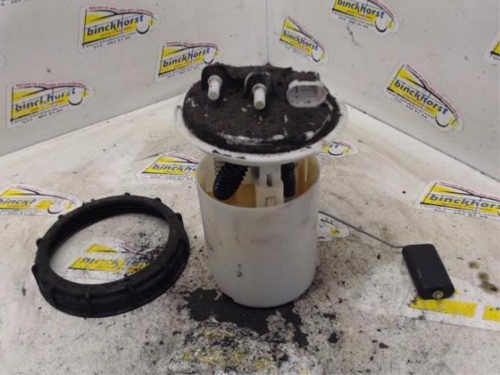 Usagé Pompe à carburant Renault Twingo (C06) 1.2 Prix € 36,75 Règlement à la marge proposé par Binckhorst BV