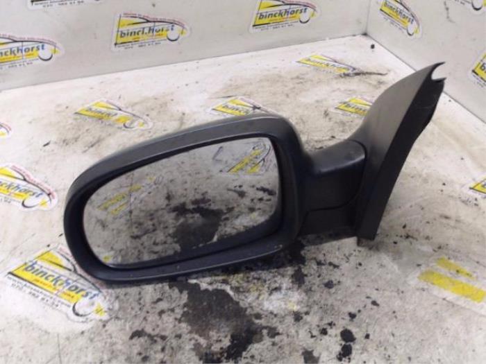 Wing mirror, left from a Opel Corsa C (F08/68) 1.4 16V 2001