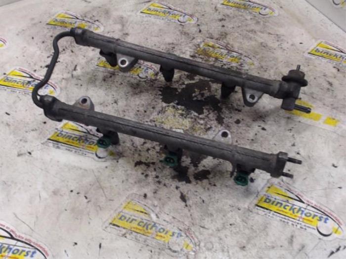 Usagé Système d'injection Hyundai Trajet 2.7 V6 24V Prix € 105,00 Règlement à la marge proposé par Binckhorst BV