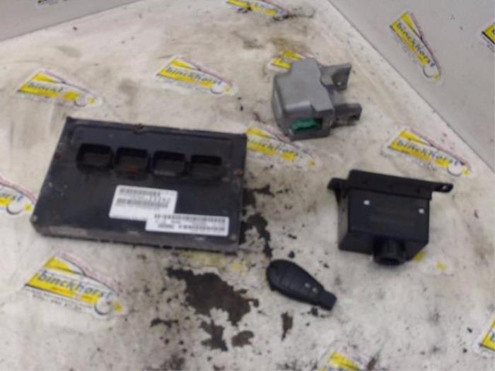 Used Ignition lock + computer Chrysler Voyager/Grand Voyager (RT) 3.8 V6 Grand Voyager Price € 210,00 Margin scheme offered by Binckhorst BV