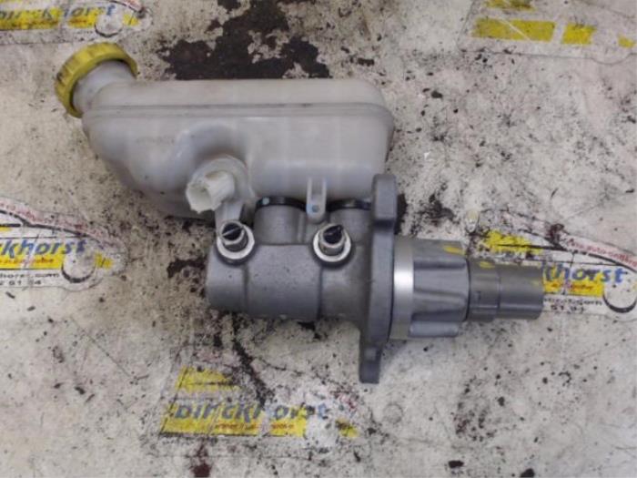 Used Master cylinder Chrysler Voyager/Grand Voyager (RT) 3.8 V6 Grand Voyager Price € 105,00 Margin scheme offered by Binckhorst BV
