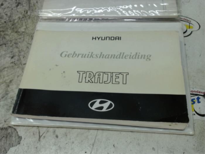 Używane Instrukcja Hyundai Trajet 2.0 CRDi 16V Cena € 21,00 Procedura marży oferowane przez Binckhorst BV