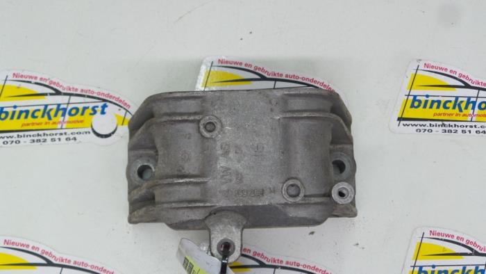 Usagé Support moteur Volkswagen Passat (3C2) 1.9 TDI Prix € 21,00 Règlement à la marge proposé par Binckhorst BV