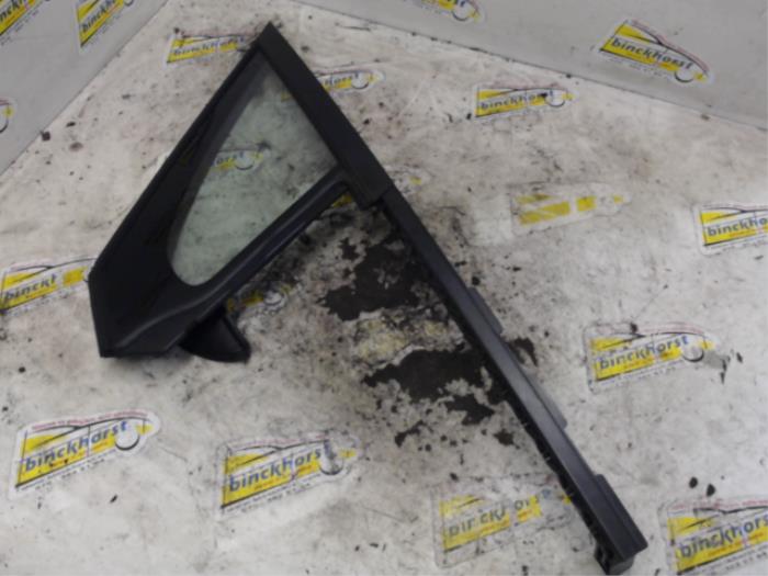 Usados Ventanilla triangular izquierda delante Peugeot 208 I (CA/CC/CK/CL) 1.4 16V Precio € 36,75 Norma de margen ofrecido por Binckhorst BV
