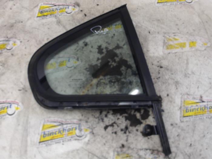 Usados Ventanilla triangular derecha detrás Volvo S60 I (RS/HV) 2.0 T 20V Precio € 26,25 Norma de margen ofrecido por Binckhorst BV