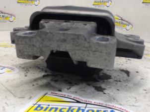 Engine mount from a Volkswagen Touran (1T1/T2) 1.9 TDI 105 Euro 3 2010