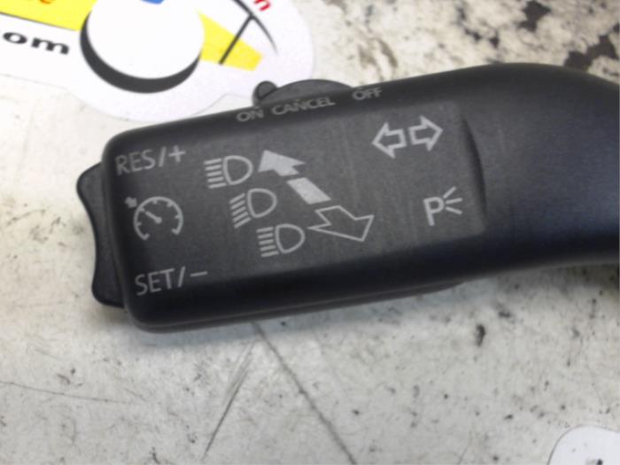 Indicator switch from a Volkswagen Touran (1T1/T2) 1.9 TDI 105 Euro 3 2010