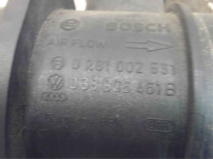 Airflow meter from a Volkswagen Touran (1T1/T2) 1.9 TDI 105 Euro 3 2010