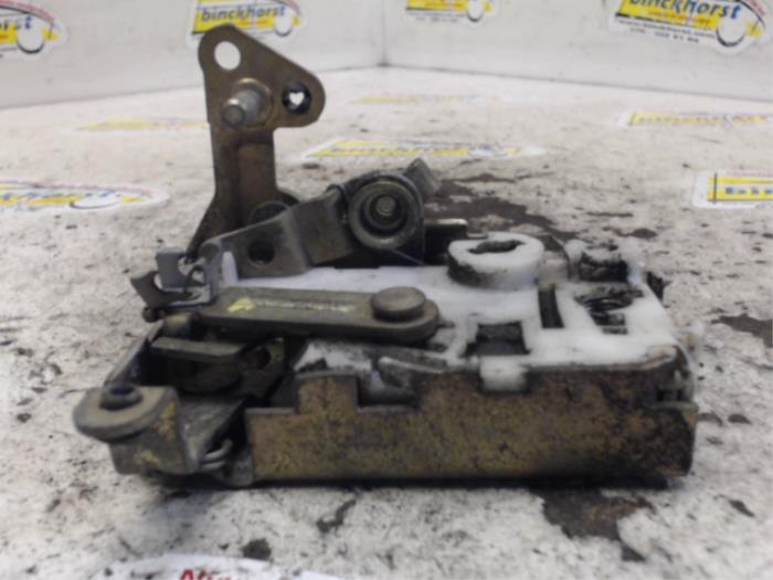 Door lock mechanism 2-door, right Peugeot 106 II 1.1 XN,XR,XT,Accent
