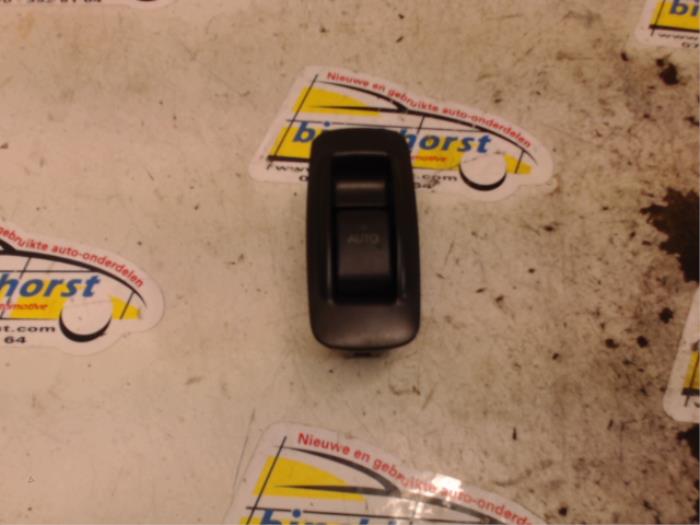 Usados Interruptor de ventanilla eléctrica Toyota Corolla (E12) 1.4 D-4D 16V Precio € 10,50 Norma de margen ofrecido por Binckhorst BV