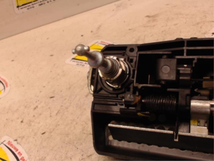 Türgriff 4-türig links vorne van een Renault Captur (2R) 0.9 Energy TCE 12V 2016