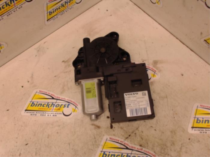 Usados Motor de ventanilla de puerta Volvo C30 (EK/MK) 1.6 D 16V Precio € 36,75 Norma de margen ofrecido por Binckhorst BV
