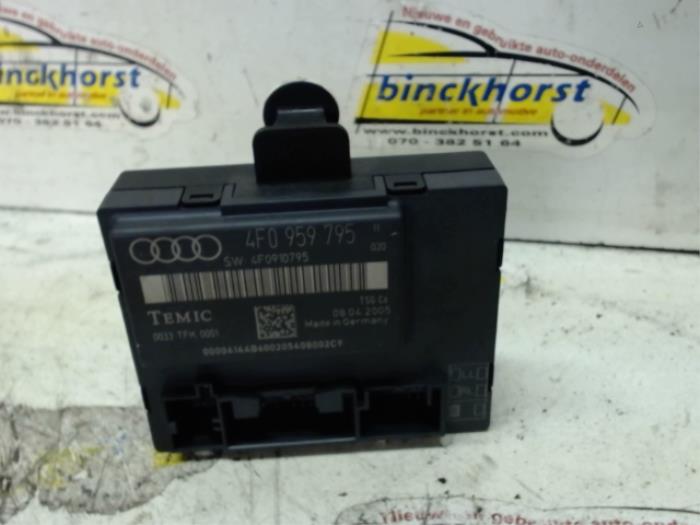 Używane Modul Comfort Audi A6 Quattro (C6) 3.0 TDI V6 24V Cena € 36,75 Procedura marży oferowane przez Binckhorst BV