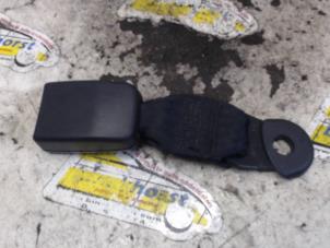 Usagé Insertion ceinture de sécurité arrière gauche Ford C-Max (DM2) 1.6 16V Prix € 15,75 Règlement à la marge proposé par Binckhorst BV