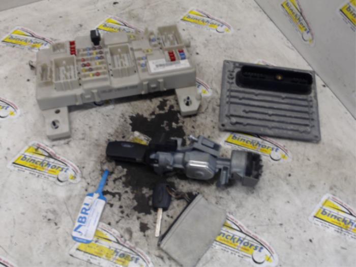 Used Ignition lock + computer Ford C-Max (DM2) 1.6 16V Price € 150,00 Margin scheme offered by Binckhorst BV