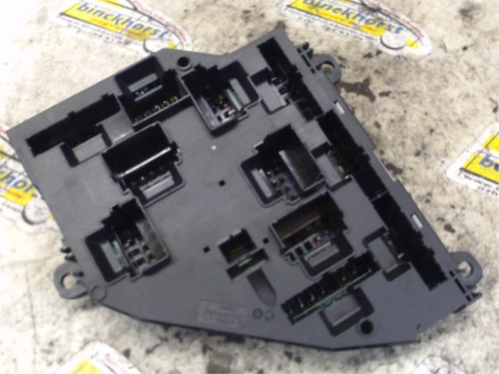 Fuse box from a BMW 5 serie Touring (F11) 523i 24V 2010