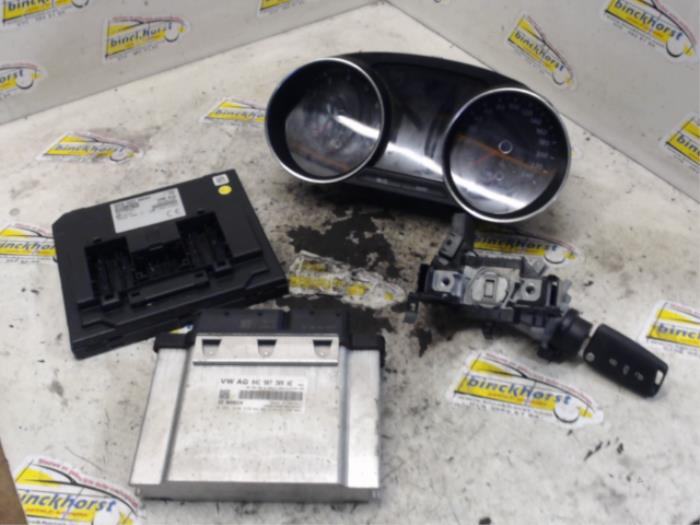 Used Ignition lock + computer Volkswagen Polo V (6R) 1.0 TSI 12V BlueMotion Price € 160,00 Margin scheme offered by Binckhorst BV
