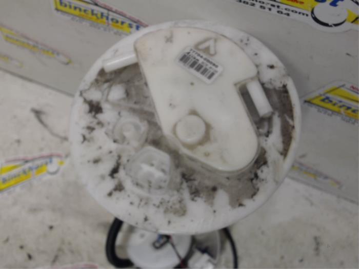 Electric fuel pump from a Toyota Yaris III (P13) 1.5 16V Hybrid 2018