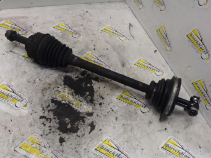 Front drive shaft, left from a Renault Clio II (BB/CB) 1.2 16V 2001