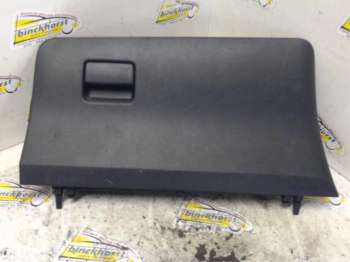 Begagnade Handskfack Toyota Yaris III (P13) 1.33 16V Dual VVT-I Pris € 31,50 Marginaltabell erbjuds av Binckhorst BV
