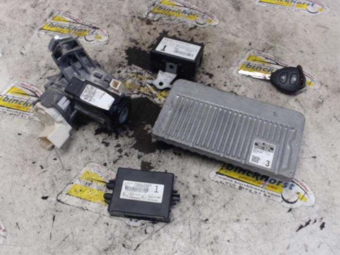 Used Ignition lock + computer Toyota Yaris III (P13) 1.33 16V Dual VVT-I Price € 150,00 Margin scheme offered by Binckhorst BV