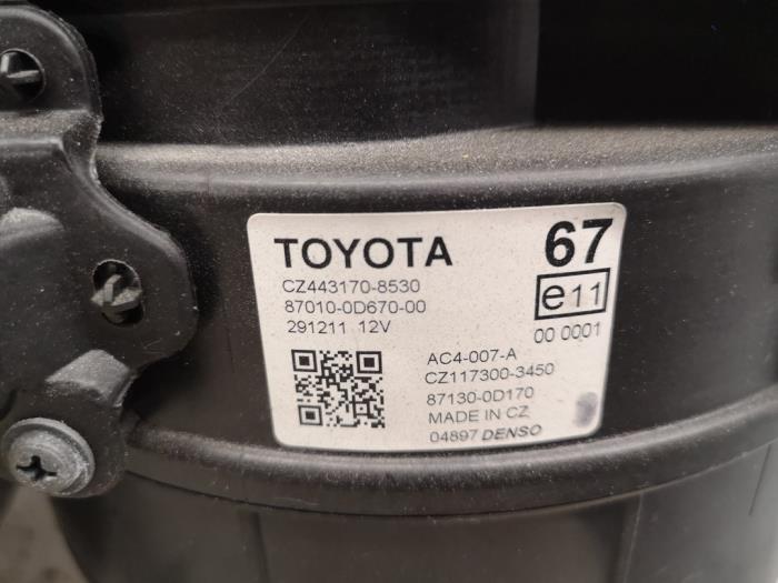 Cuerpo de calefactor de un Toyota Yaris III (P13) 1.33 16V Dual VVT-I 2012