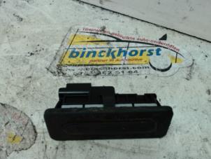 Used Tailgate handle Peugeot 208 I (CA/CC/CK/CL) 1.4 16V Price € 26,25 Margin scheme offered by Binckhorst BV