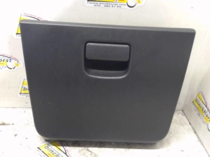Begagnade Handskfack Opel Agila (A) 1.2 16V Pris € 26,25 Marginaltabell erbjuds av Binckhorst BV