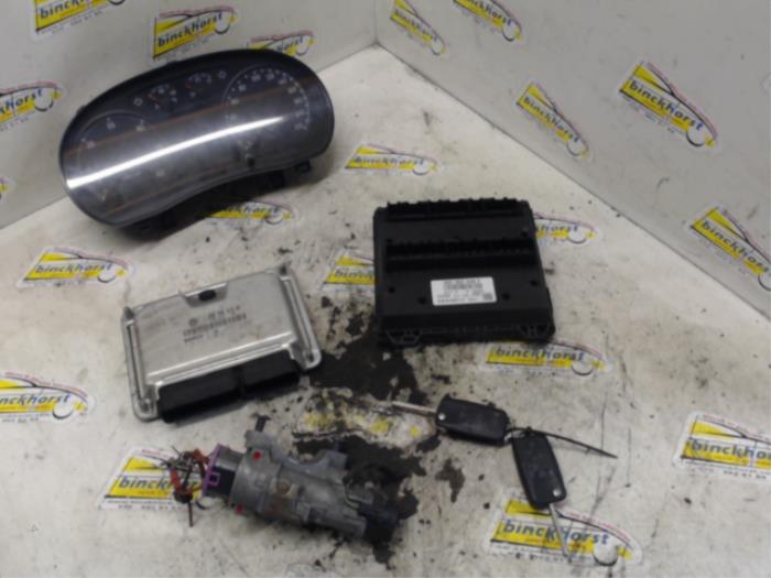 Used Ignition lock + computer Volkswagen Polo IV (9N1/2/3) 1.4 TDI 70 Price € 125,00 Margin scheme offered by Binckhorst BV