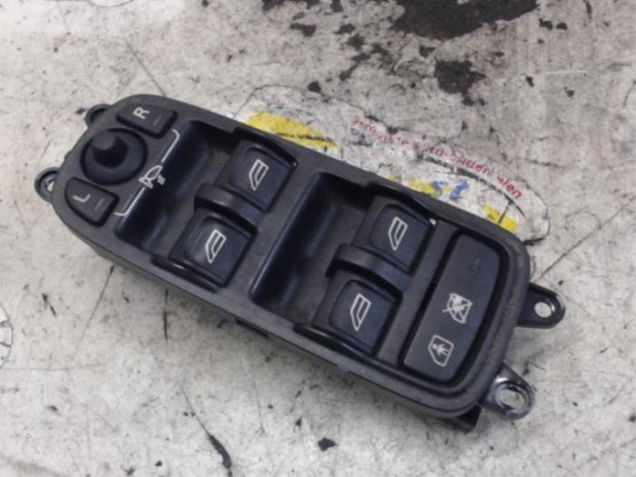 Usados Interruptor de ventanilla eléctrica Volvo V50 (MW) 1.6 D 16V Precio € 42,00 Norma de margen ofrecido por Binckhorst BV