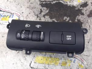 Używane Przelacznik reflektora LHV Kia Cee'd Sporty Wagon (EDF) 1.6 16V Cena € 15,75 Procedura marży oferowane przez Binckhorst BV