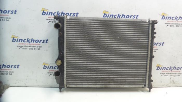 Kühler van een Renault Clio (B/C57/357/557/577) 1.2e Kat. 1991