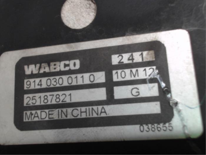 Bomba de vacío (diésel) de un Daewoo Captiva (C140) 2.2 D 16V 4x4 2013