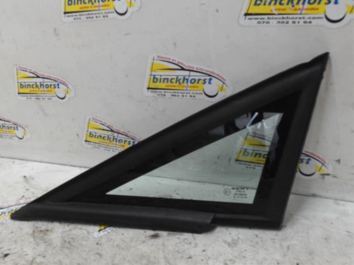 Usados Ventanilla triangular izquierda delante Seat Leon (1P1) 1.6 Precio € 36,75 Norma de margen ofrecido por Binckhorst BV