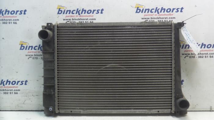 Radiator from a BMW 3 serie (E30/2C) 320i 1990