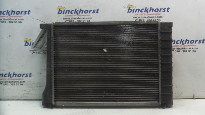 Radiator from a BMW 3 serie (E30/2C) 320i 1990
