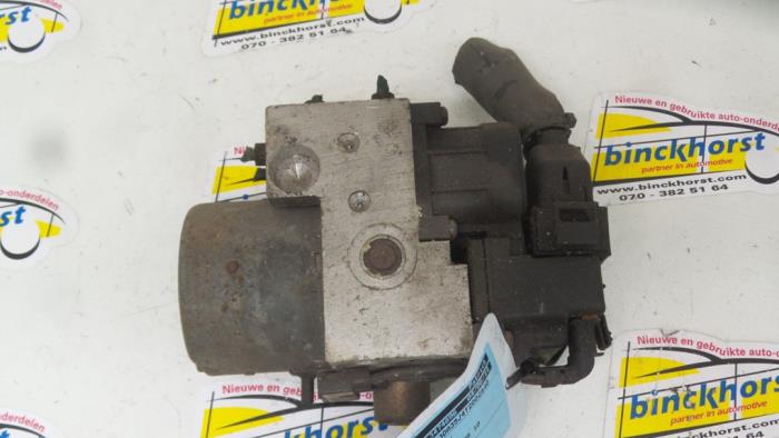 Usagé Pompe ABS Saab 900 II 2.0 i,Si 16V Prix € 84,00 Règlement à la marge proposé par Binckhorst BV