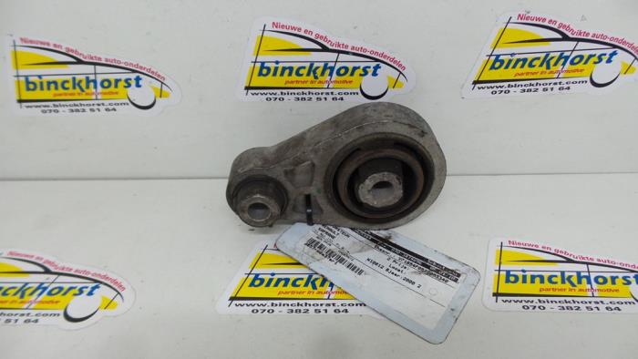 Used Engine mount Renault Safrane II 2.5 20V RXE,RXT Price € 21,00 Margin scheme offered by Binckhorst BV