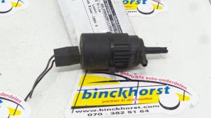 Used Windscreen washer pump Opel Omega B (25/26/27) 2.0i 16V Price € 15,75 Margin scheme offered by Binckhorst BV