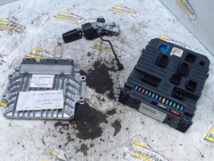 Used Ignition lock + computer Citroen C4 Berline (LC) 2.0 HDi 16V 138 Price € 131,25 Margin scheme offered by Binckhorst BV