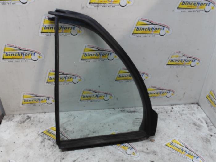 Usados Ventanilla triangular izquierda detrás Toyota Yaris II (P9) 1.33 16V Dual VVT-I Precio € 31,50 Norma de margen ofrecido por Binckhorst BV