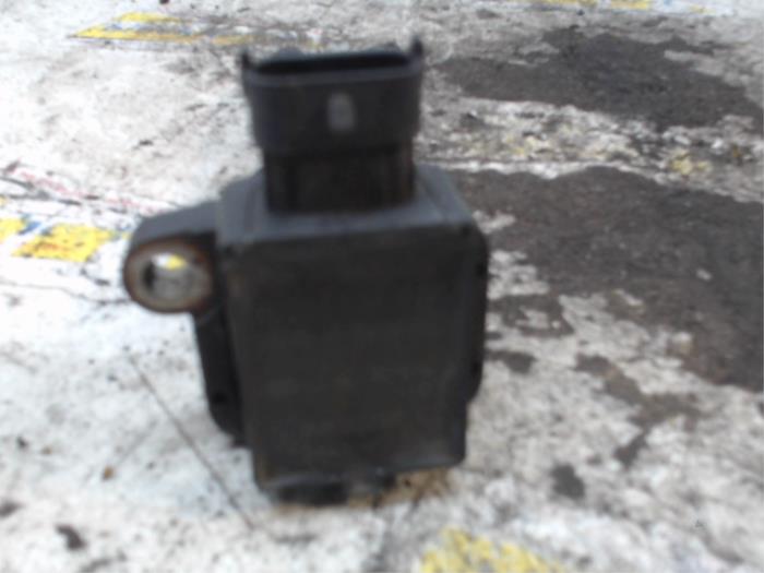 Zündspule van een Nissan Micra (K11) 1.4 16V 2002
