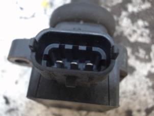 Zündspule van een Nissan Micra (K11) 1.4 16V 2002