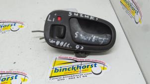 Usagé Poignée de porte avant gauche Suzuki Swift (SF310/413) 1.3 Prix € 9,98 Règlement à la marge proposé par Binckhorst BV