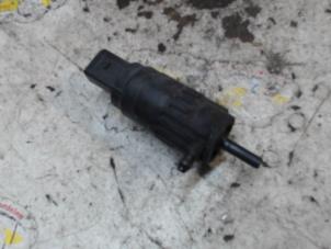 Usados Bomba de limpiaparabrisas delante Volkswagen Transporter T5 2.0 BiTDI DRF Precio € 10,50 Norma de margen ofrecido por Binckhorst BV