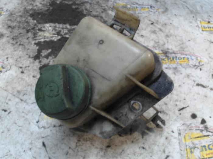 Begagnade Styrservotank Volkswagen Transporter/Caravelle T5 2.0 BiTDI DRF Pris € 10,50 Marginaltabell erbjuds av Binckhorst BV