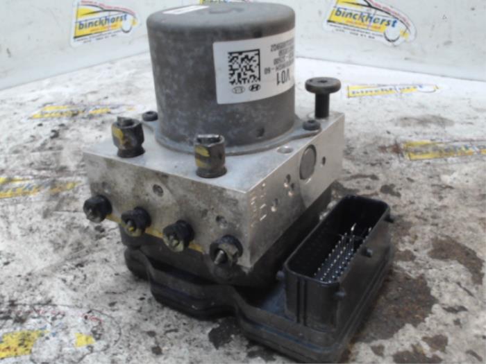 Usagé Pompe ABS Hyundai i40 CW (VFC) 1.7 CRDi 16V Prix € 157,50 Règlement à la marge proposé par Binckhorst BV