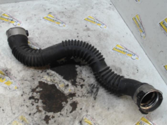 Gebrauchte Intercooler Schlauch Mercedes A (W176) 1.6 A-180 16V Preis € 26,25 Margenregelung angeboten von Binckhorst BV